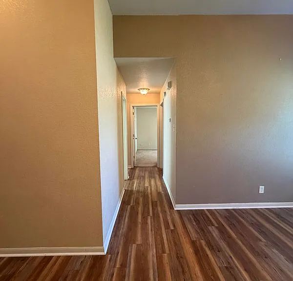 715 Lakeview Dr — Photo 7