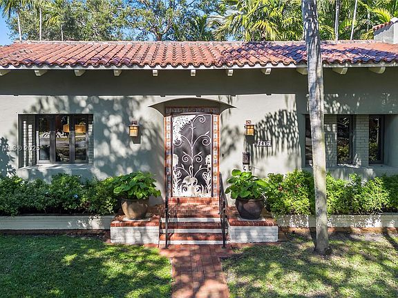 2nd image of 1417 Medina Ave