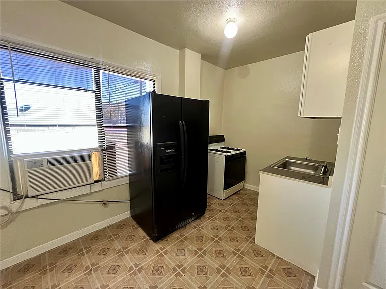 2705 Lorraine St #8 — Photo 8