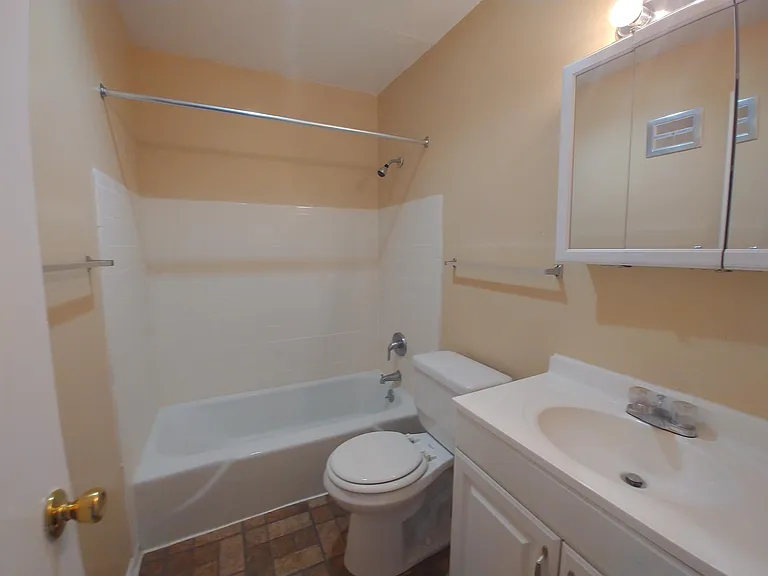 Bruin Manor (TS) — Photo 13