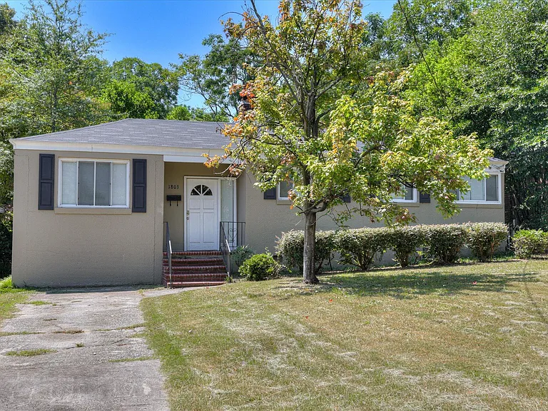 1803 Heath St — Photo 3