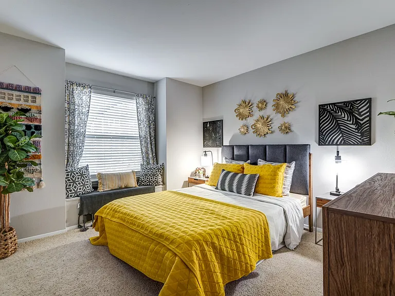 Amberton Apartments — Photo 15