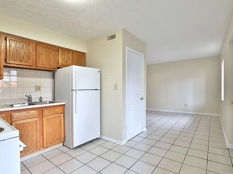 450 E Norwich Ave #D — Photo 22