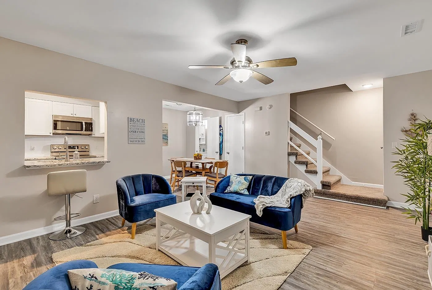 2 bed, 1.5 bath, 950 sqft, $1,800 — Photo 2