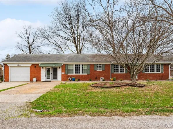 12 Saint James Ave, Swansea, IL 62226