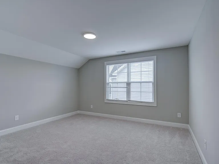 60 Kingsly Dr — Photo 39
