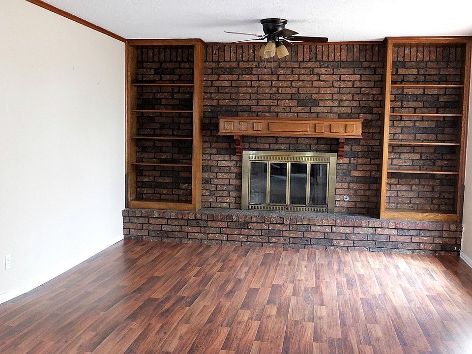 2nd image of 216 Maple St
