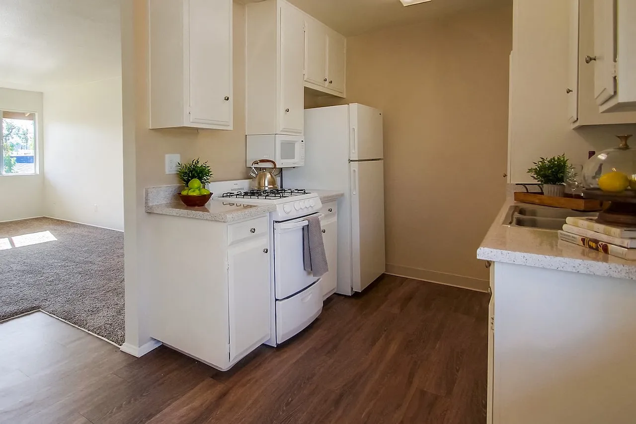 Grand Regency Apartments — Photo 3