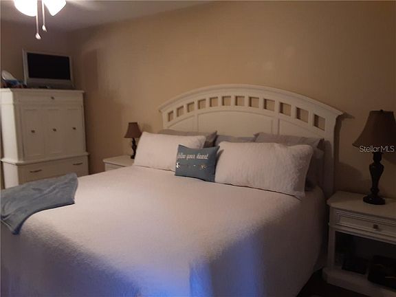 Home For Sale In Wildewood Springs