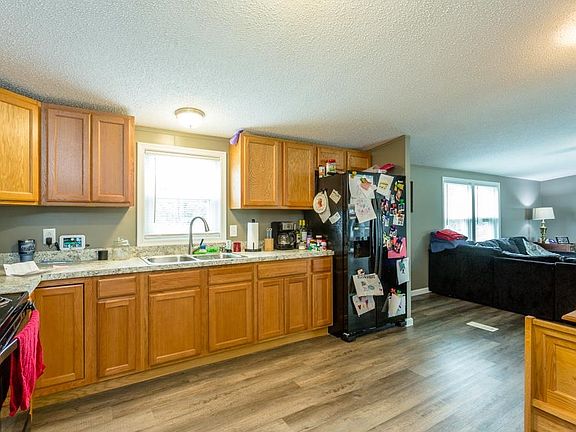 2nd image of 2473 Hillyard Dr