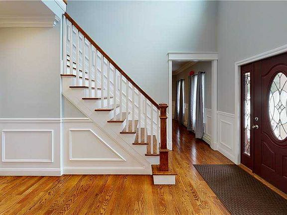 3rd image of 249 Holbrook Ave