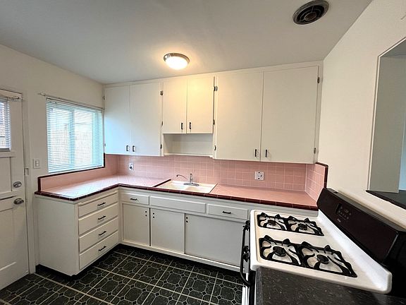 3rd image of 2956 Ivy St #0