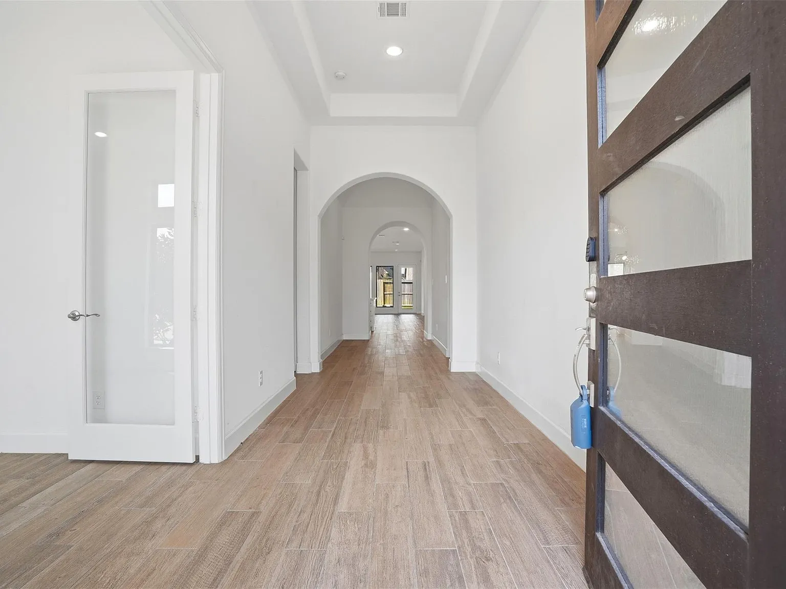 4 bed, 3.0 bath, 2550 sqft, $3,000 — Photo 3