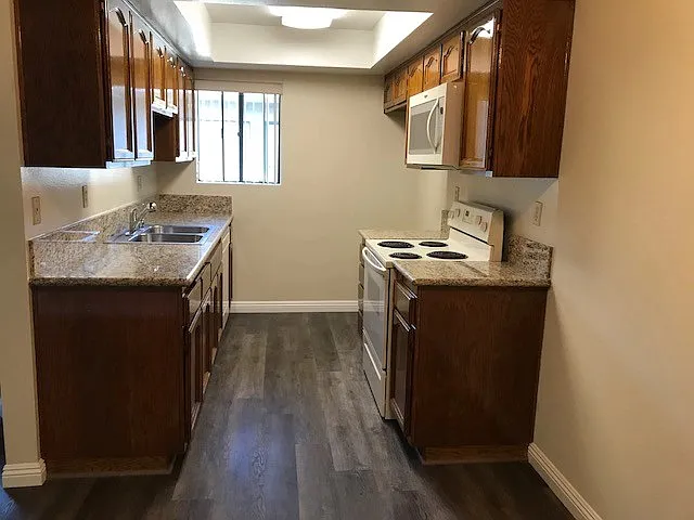 211 West Verdugo — Photo 4