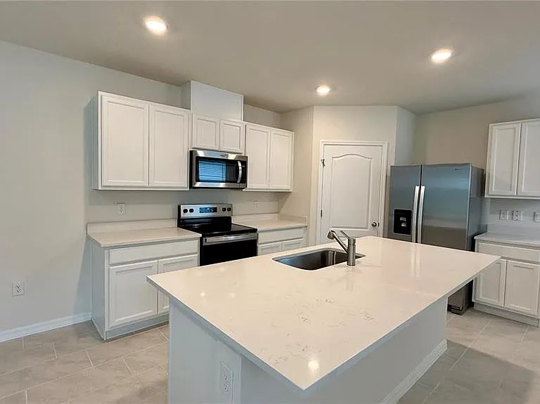 3314 Pine Lily Ave — Photo 3