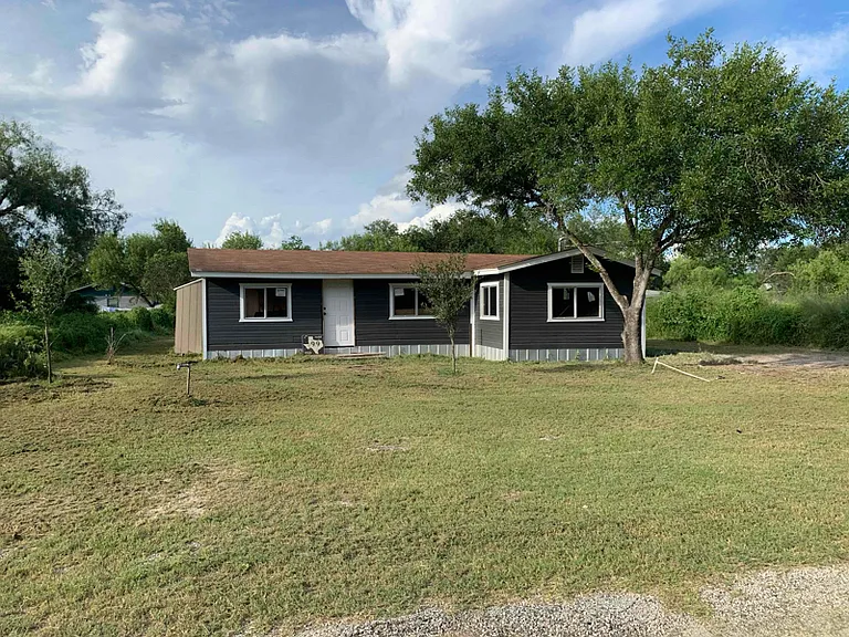 160 Lavaca Rd — Photo 2