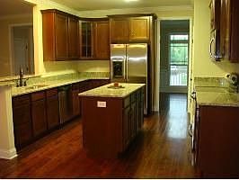 4th image of 221 Cullom Way