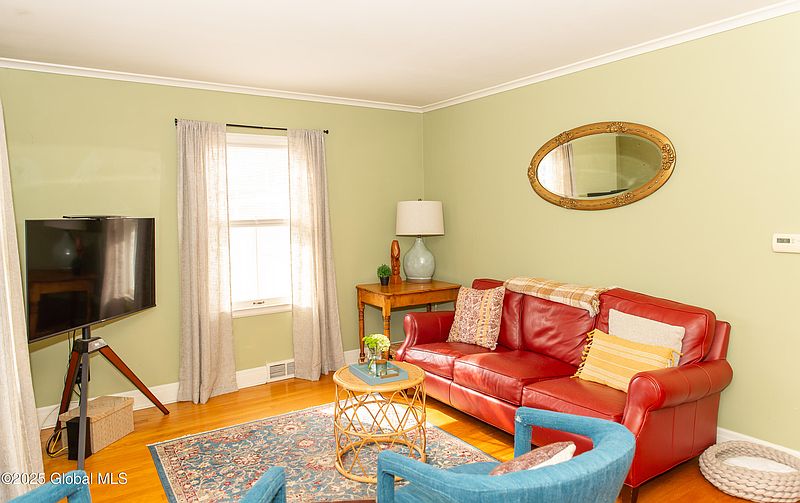 5th image of 13 Willowbrook Road