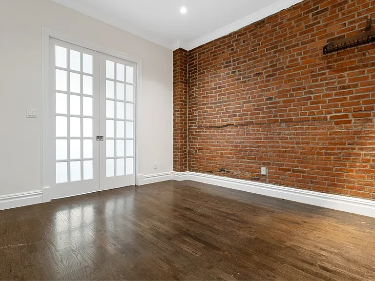 42 Sidney Pl #8 — Photo 4