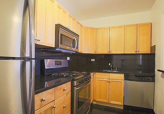 3rd image of 79 Worth St #5H