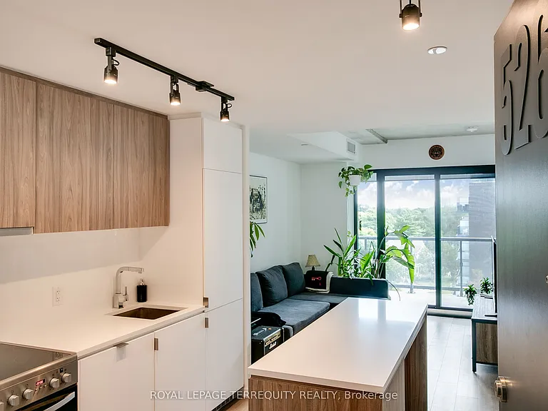 7 Smith Cres #526 — Photo 3