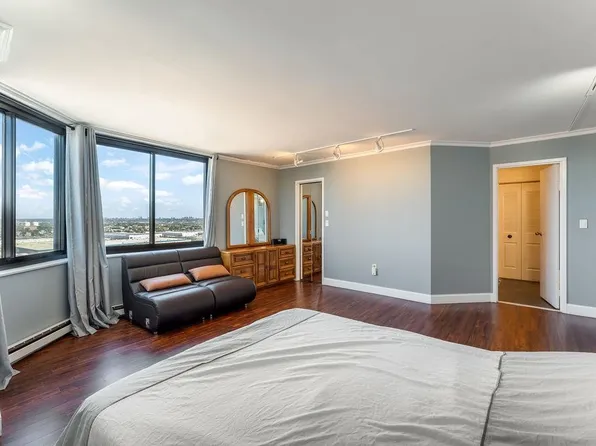 2110 Harmon Cove Tower image 21 of 50