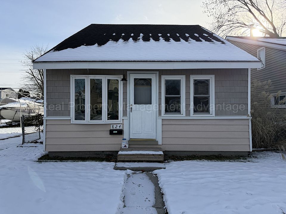 1st image of 824 E Barrett Ave
