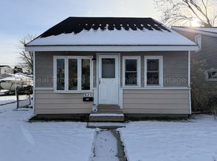 824 E Barrett Ave, Madison Heights, MI 48071