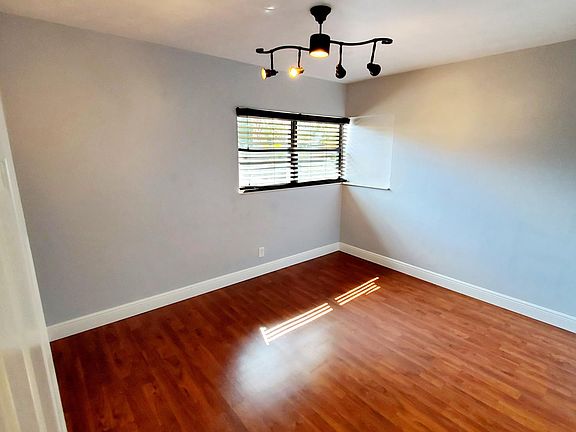 4th image of 1125 SE 6th Ter #8