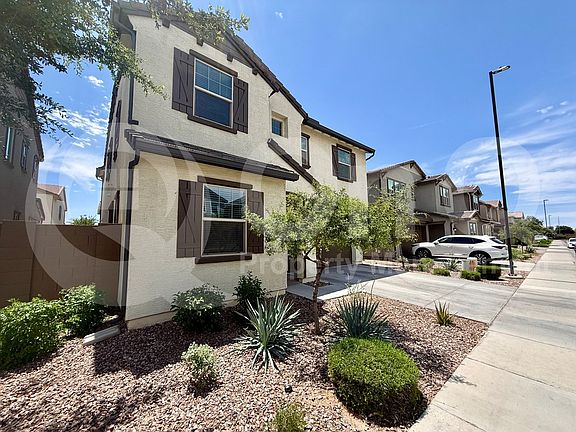 3rd image of 1095 E Thompson Way