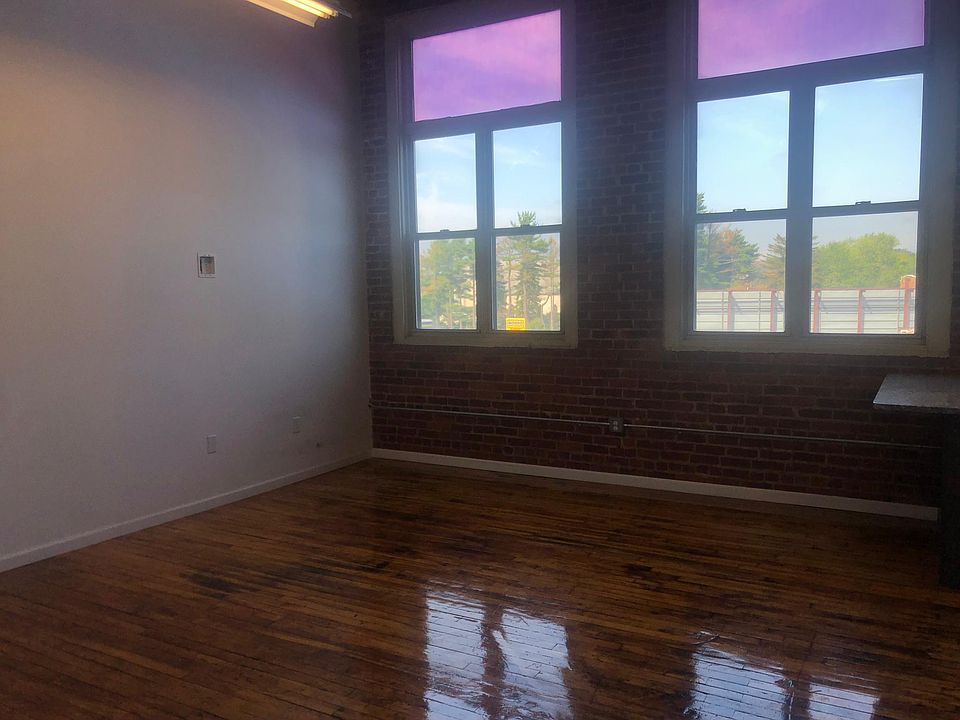 2nd image of 2074 Park St Ste 306