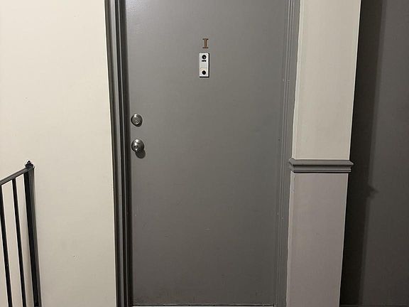 3rd image of 140 Royal Oak Dr APT I