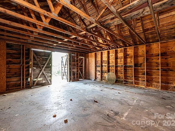 5th image of 3398 Shamrock Hts