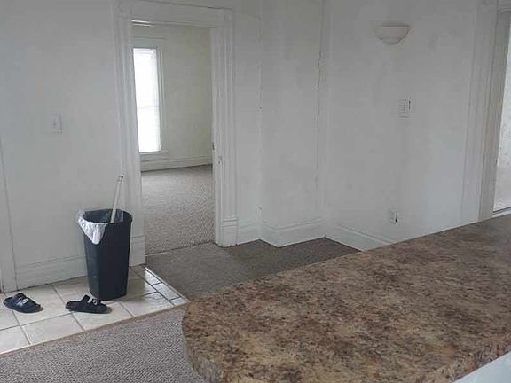 2nd image of 1123 W Powers St #2