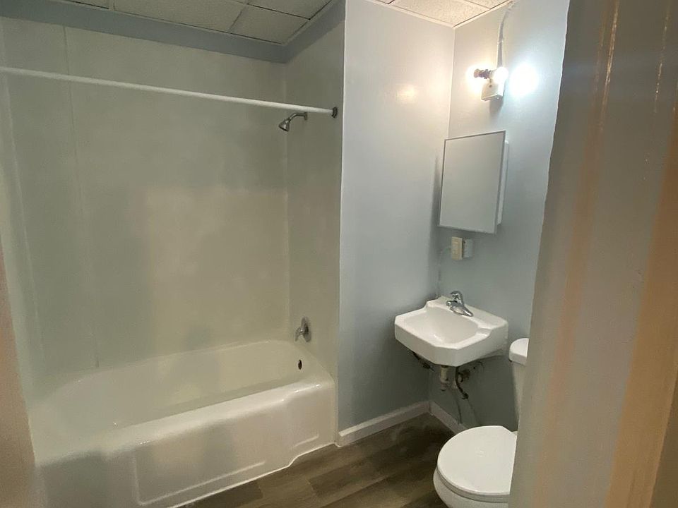 2nd image of 910 Park St #2