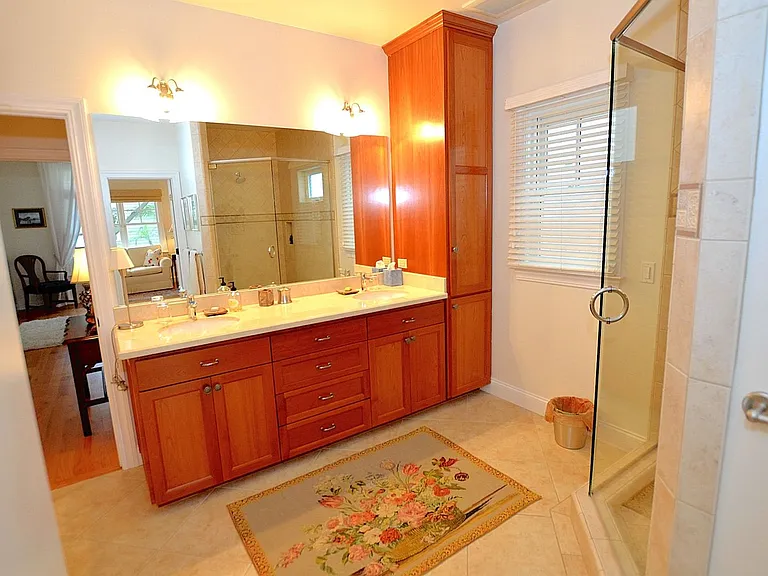135 E Ave — Photo 7