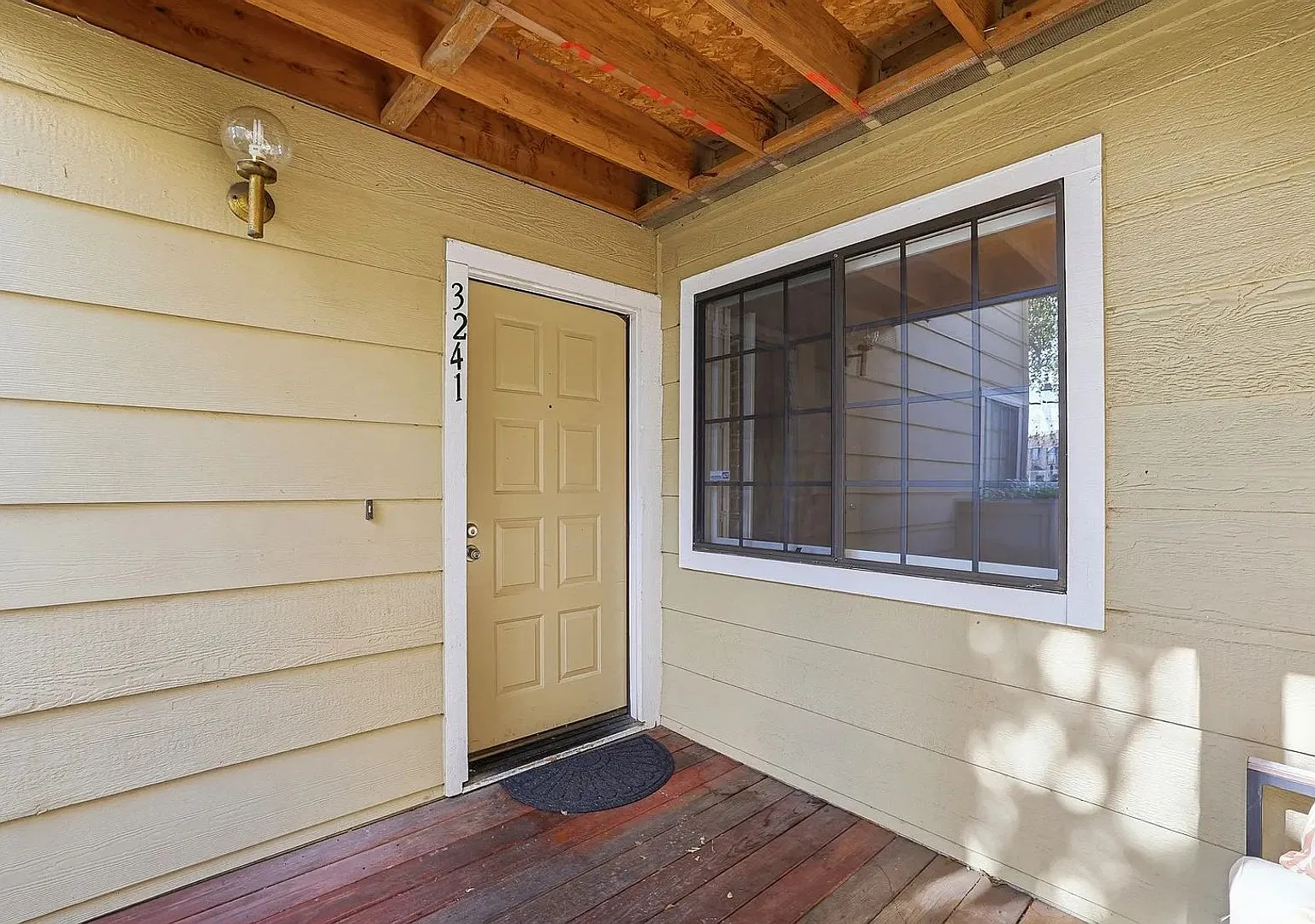 Spacious Downstairs 3/2 Condo in Elk Ridge Estates at the Base of Communication Hill Area — Photo 2
