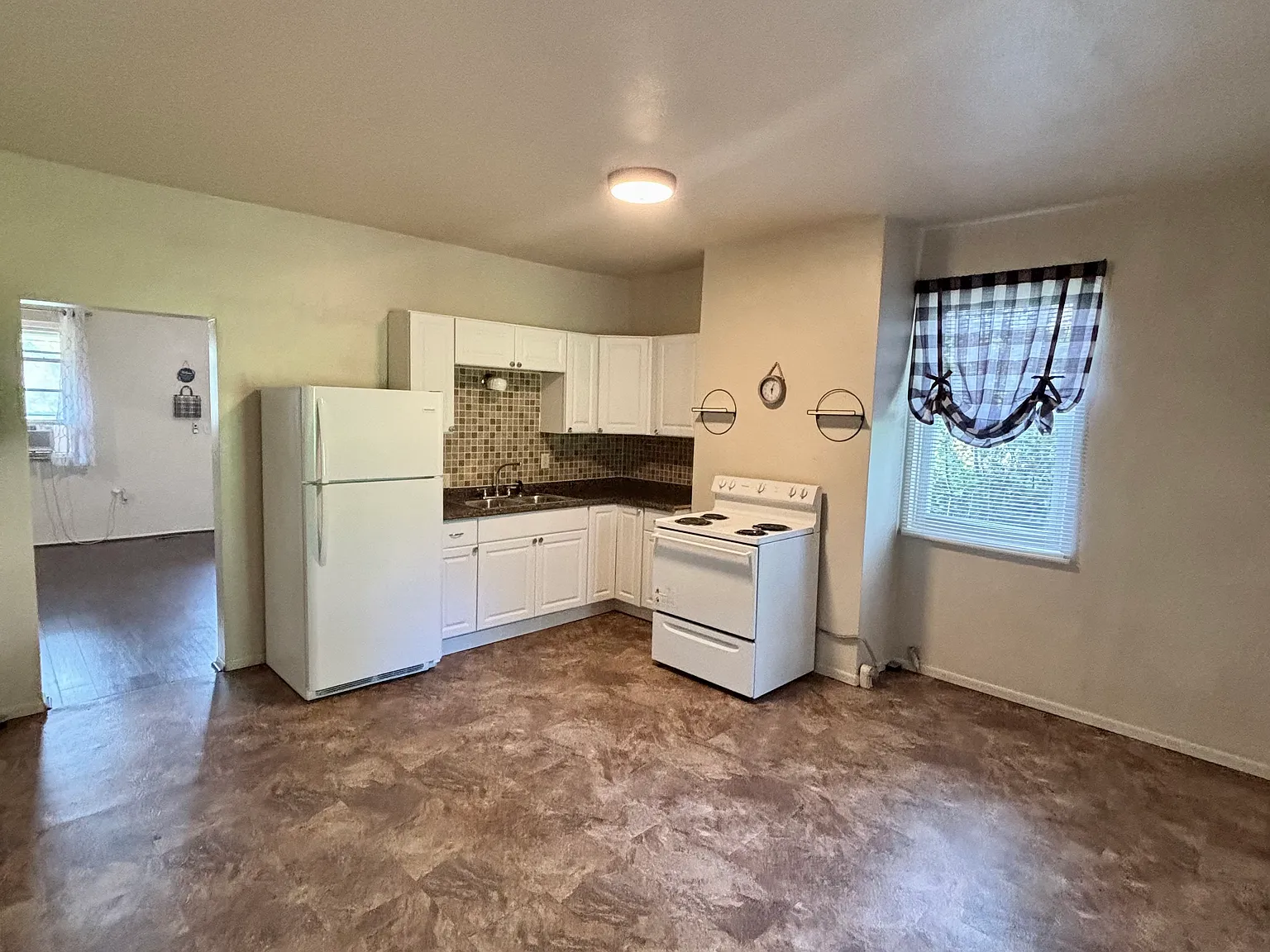2 bed, 900 sqft, $850 — Photo 3