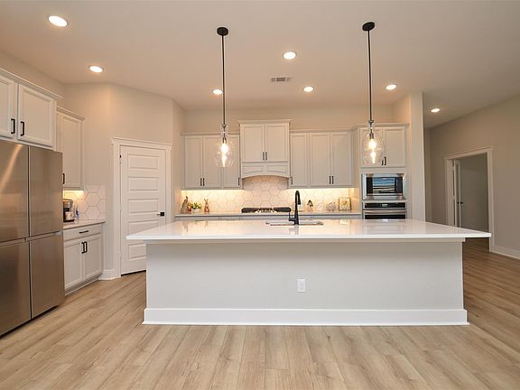 5th image of 18422 Joyous Ln