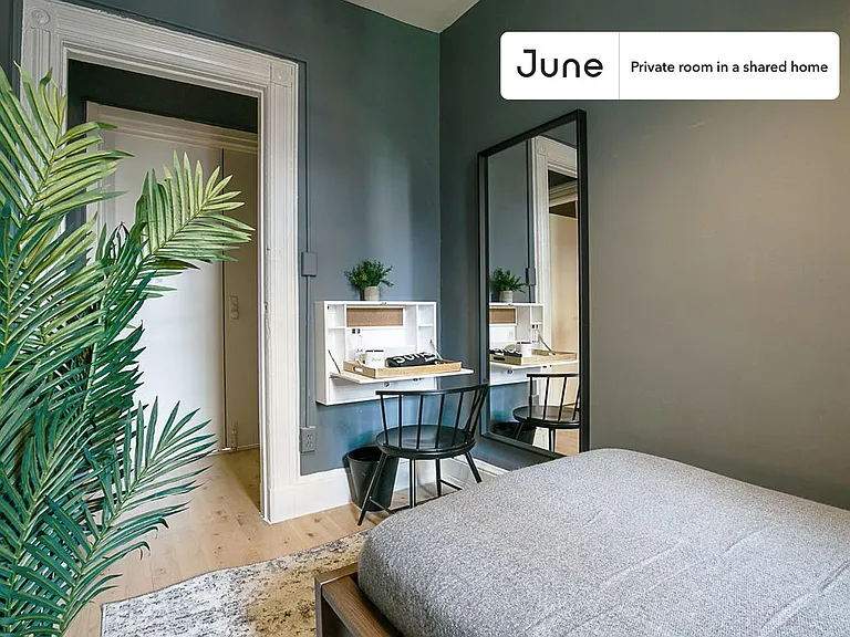 336 W 47th St #5D — Photo 2