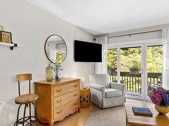 3rd image of 54 Old Colony Way APT U