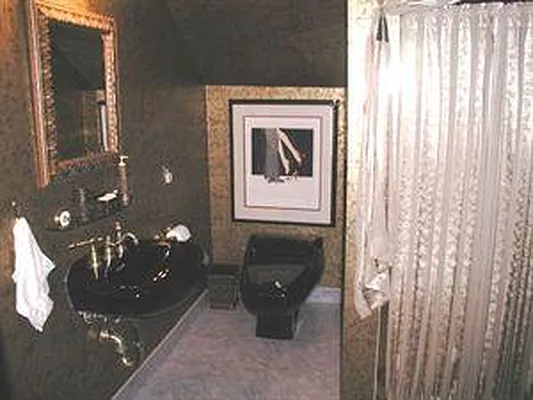 Rented by Douglas Elliman | media 31