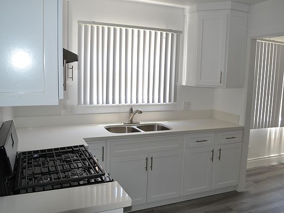 3rd image of 8410 Fountain Ave #1