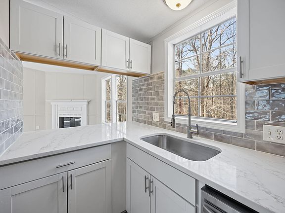 4th image of 493 Winding Rdg