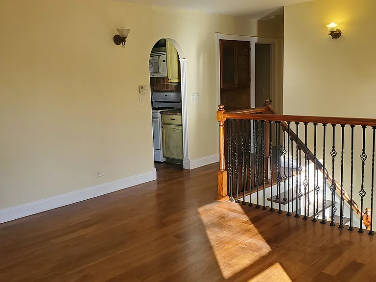 1120 Darby Ln — Photo 5