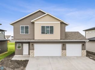 7358 Madelyn Ln S, Fargo, ND 58104