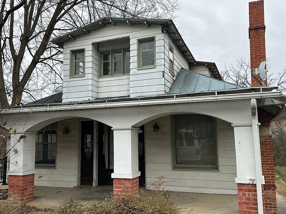 Streetview. Front porch