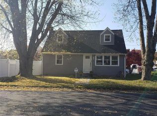 36 Foster Rd, Ronkonkoma, NY 11779