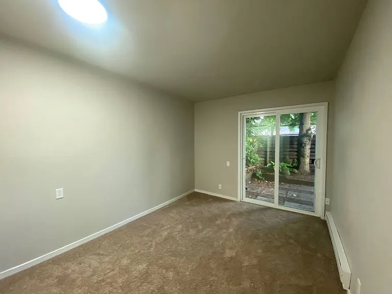 700 NE 42nd St — Photo 31