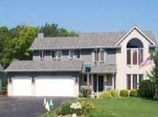 W257S10525 Horseshoe Ln, Mukwonago, WI 53149